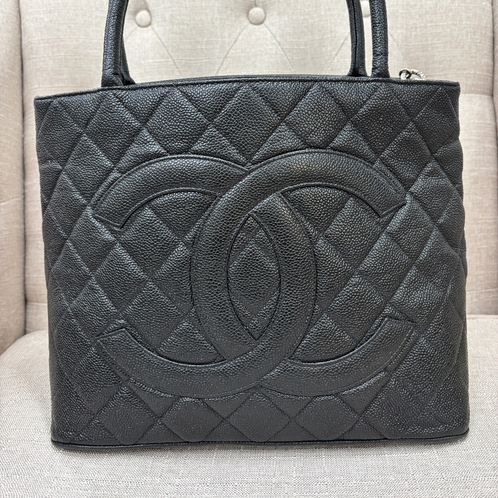 Caviar Quilted Medallion tote